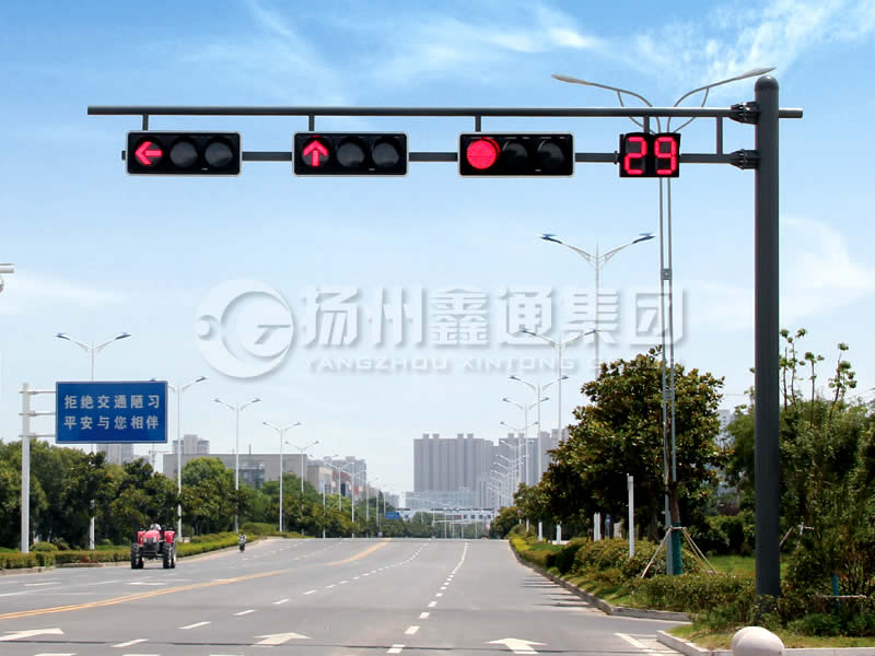 XHDG-002，F(xiàn)型懸臂信號(hào)燈桿